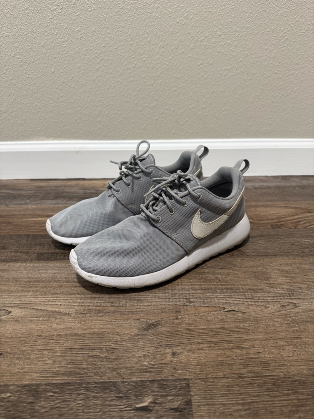Nike Gray Roches Size 6Y